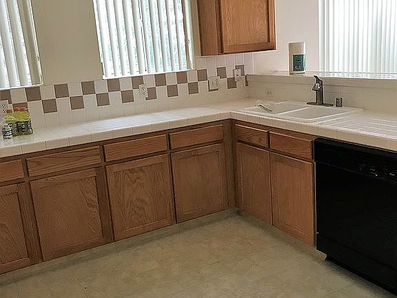 5th image of 2902 E Granada Ave