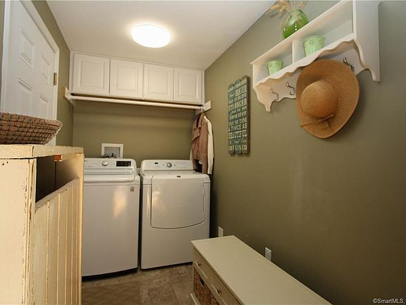 5th image of 44 Brookhaven Dr