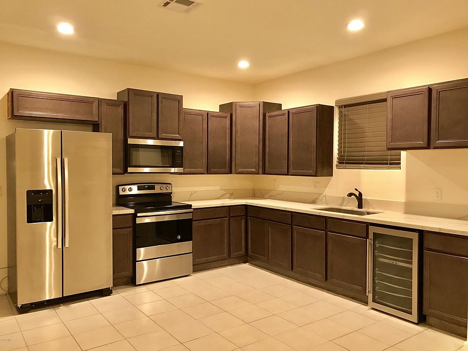 Gorgeous & Spacious Kitchen
