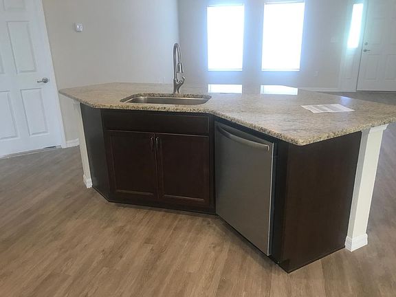 2nd image of 5 Dogwood Circle Pl