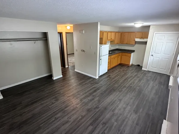 200-1 9th Ave NW, Independence, IA 50644