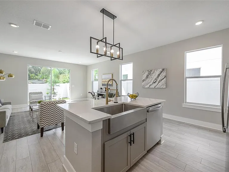 4402 W Gray St #1 — Photo 9