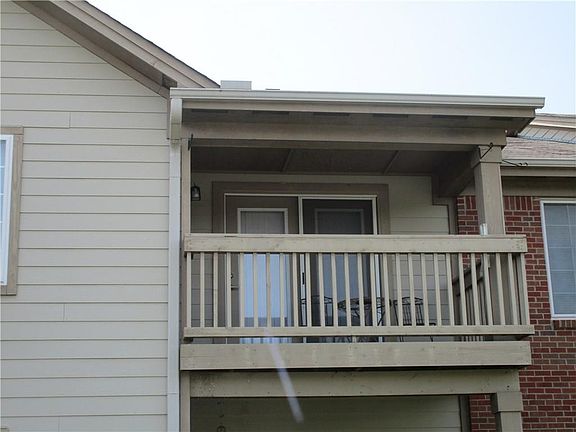 3rd image of 8920 Hunters Creek Dr APT 207
