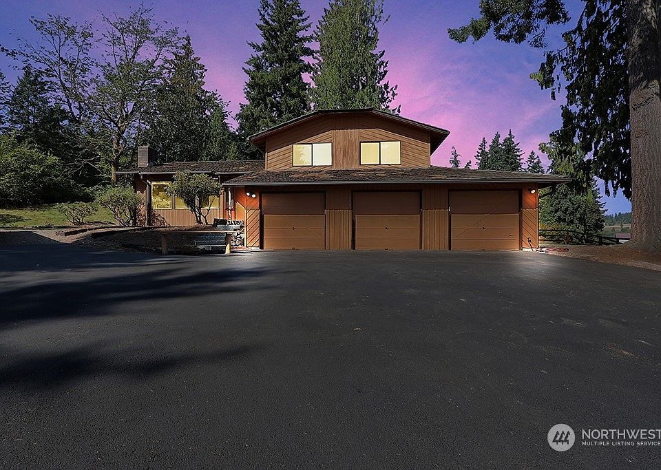 Nestled on a peaceful knoll this 4 bedroom, 2.5 bath home awaits it's new owner.>