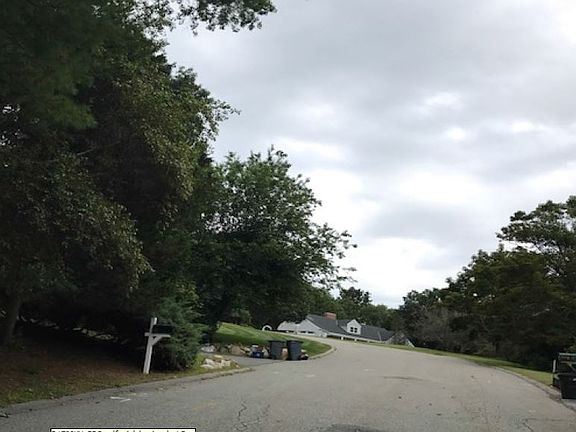 5th image of 111 Woodcrest Dr