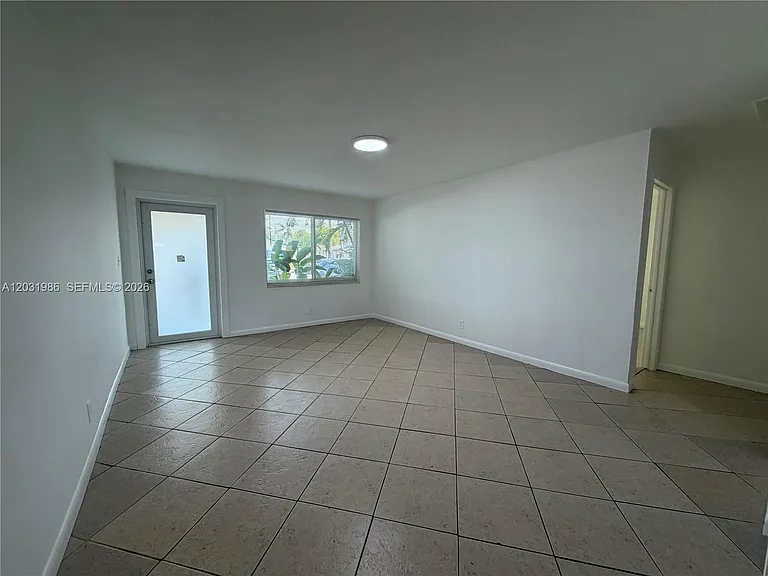 1831 SW 24th St #W — Photo 3