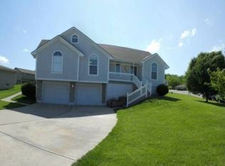 800 SW Montana Ridge Dr, Grain Valley, MO 64029