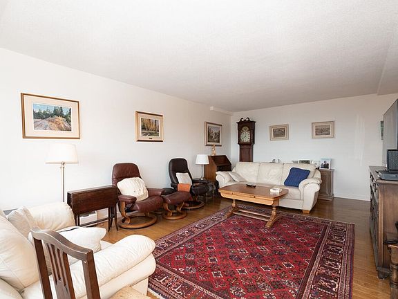 3rd image of 1730 Duchess Ave #503