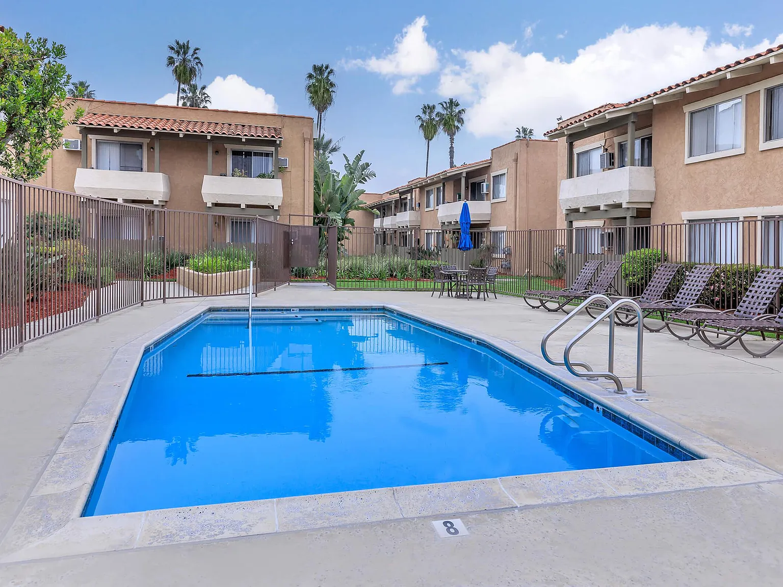 Pampas Lane Apartments — Photo 1