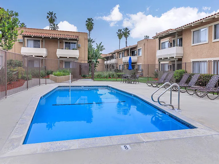 Pampas Lane Apartments — Photo 1