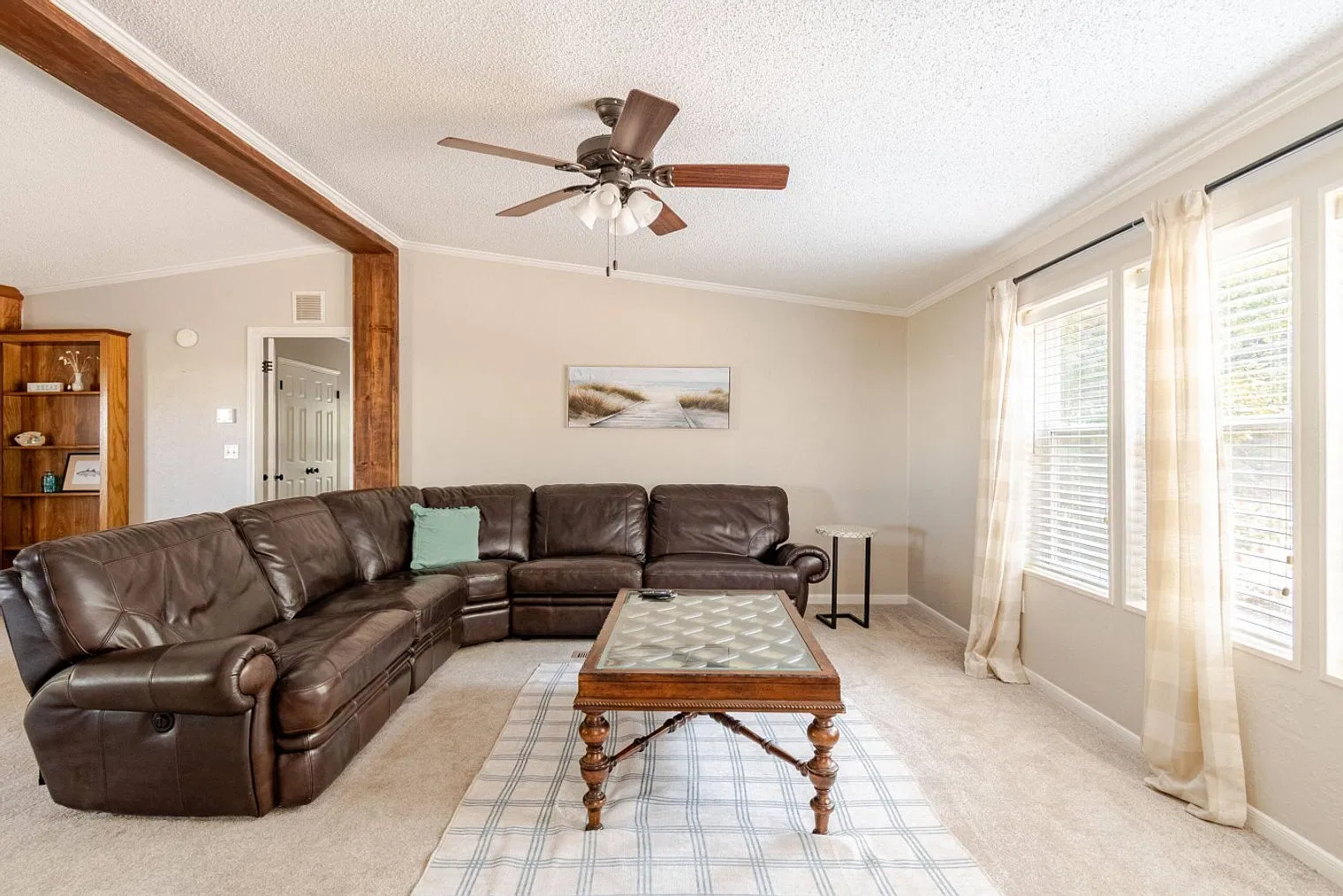 4 bed, 2.0 bath, 1969 sqft, $2,005 — Photo 1