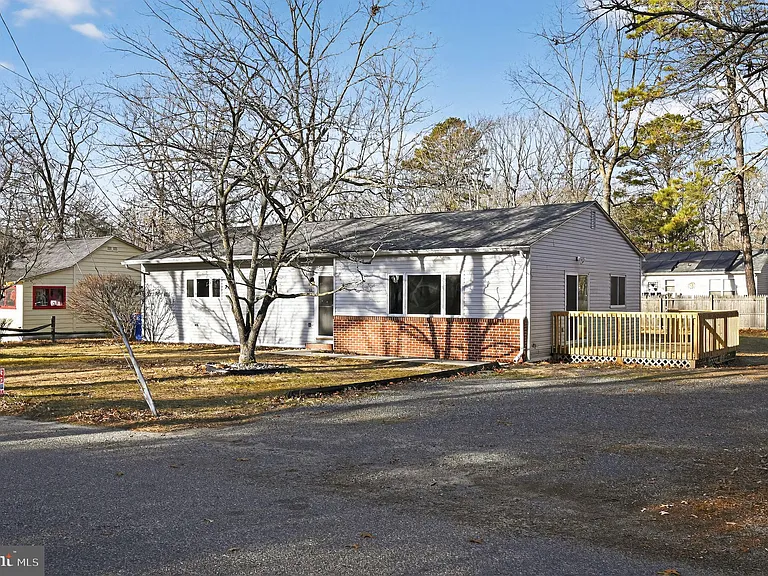 32 Rosewood Rd S — Photo 1