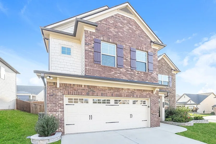 4 bed, 3.0 bath, 2813 sqft, $3,125 — Photo 1