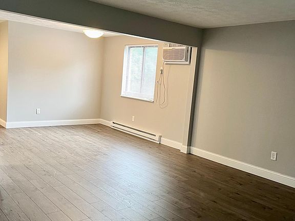 4th image of 1462 Hillcrest Ave #6