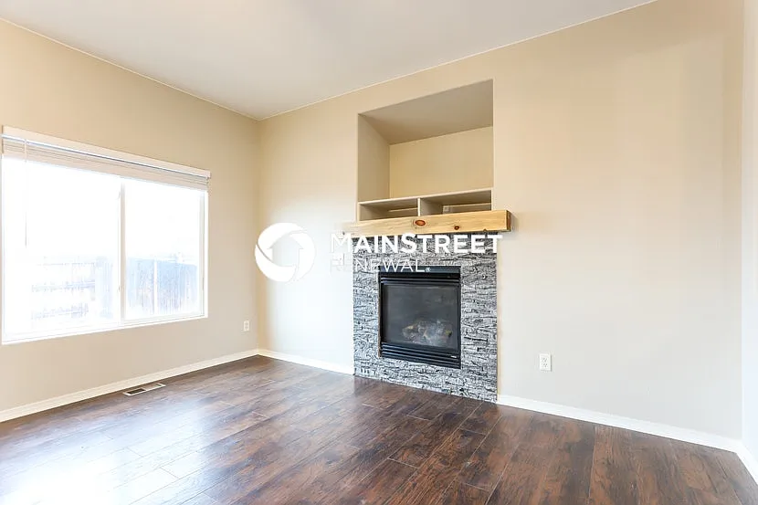 front view - 7083 Silverwind Cir