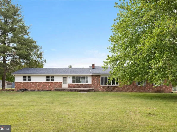 64 Shickle Ln, Inwood, WV 25428