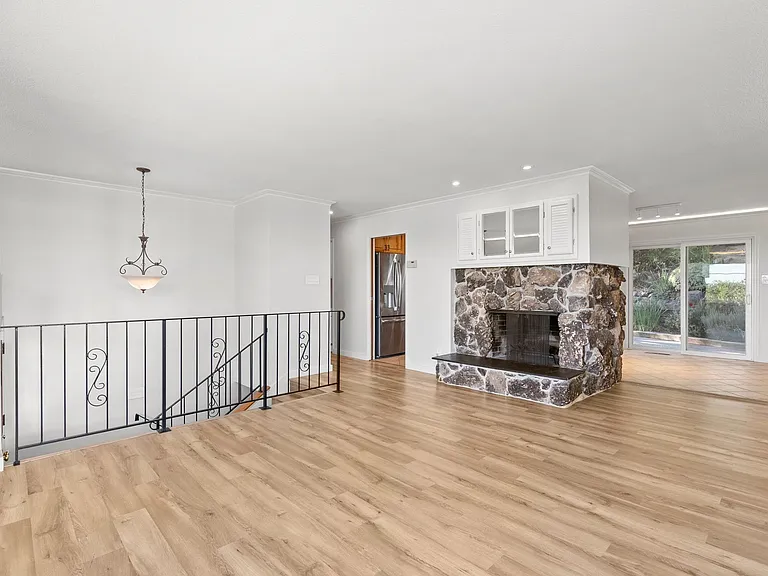 2611 Ponce Ave — Photo 9