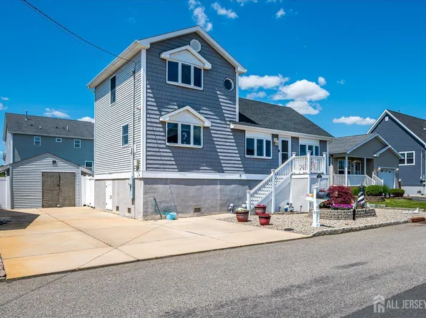 628 Goose Pl, Toms River, NJ 08753