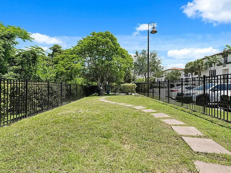 Bell Miramar Place — Photo 36