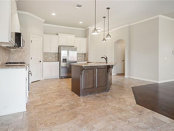 3rd image of 4933 Wister Ln