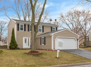 667 Sand Creek Dr, Carol Stream, IL