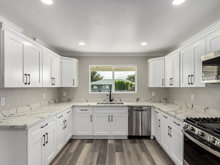 4402 E Mitchell Dr — Photo 6
