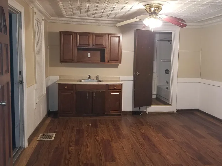 224 Johnson St #R — Photo 14