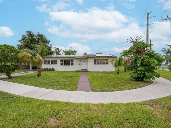 701 NW 176th Ter, Miami Gardens, FL 33169