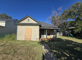 711 Fresno St, Plainview, TX 79072