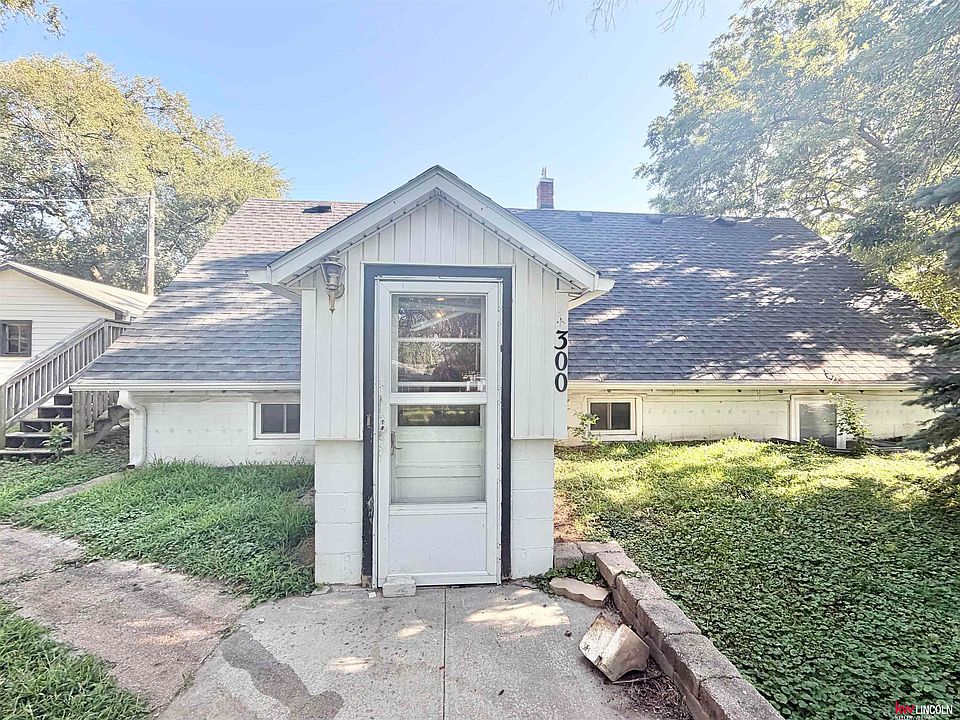 1st image of 300 N Railroad Ave