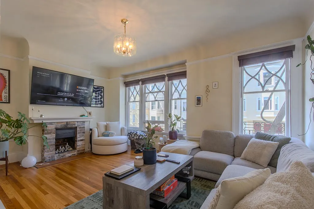 2 bed, 1000 sqft, $4,700 — Photo 1