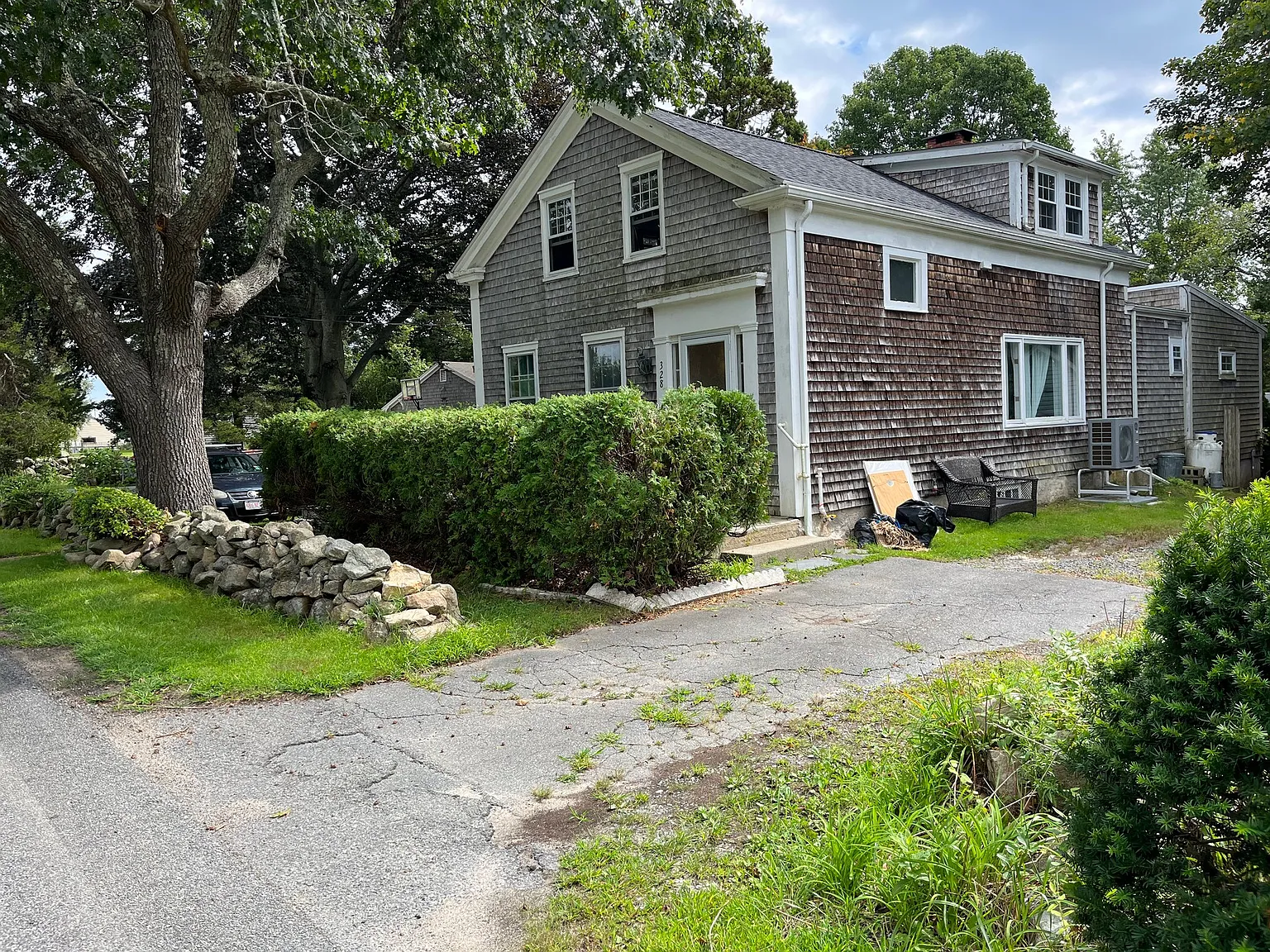 328 Gulf Rd — Photo 1
