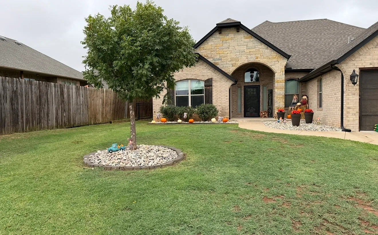 4 bed, 2.5 bath, 2276 sqft, $3,000 — Photo 1