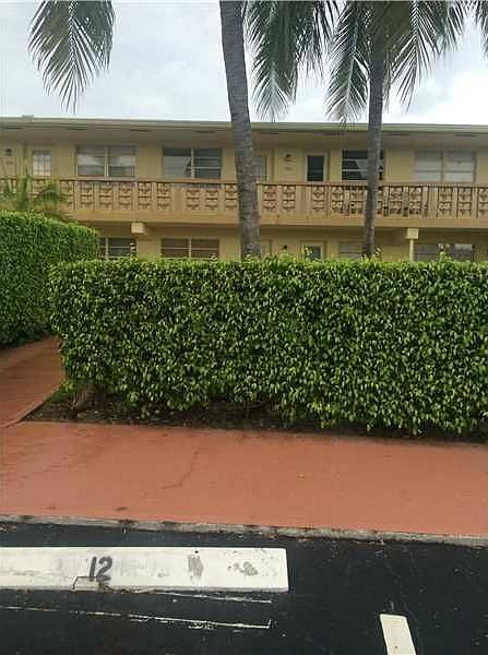 1st image of 701 Pine Dr