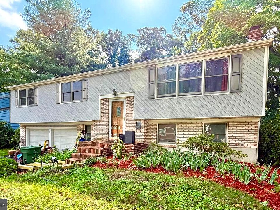1st image of 29 Strathmore Dr