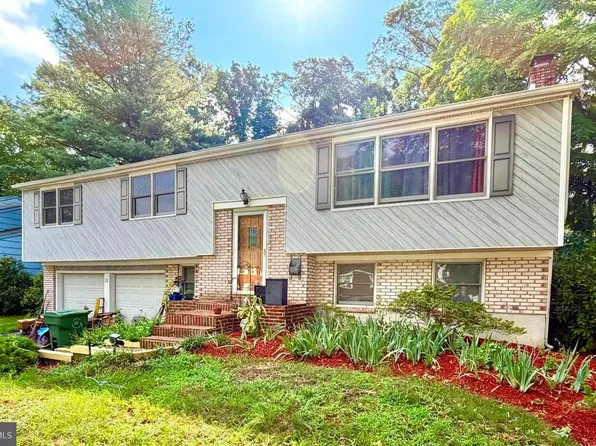 29 Strathmore Dr, Cherry Hill, NJ 08003