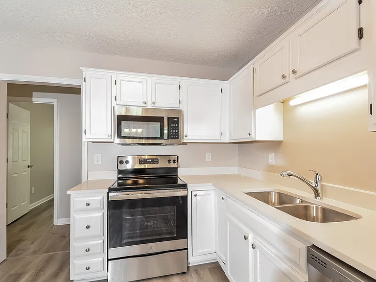 1005 Henchman Ct — Photo 6