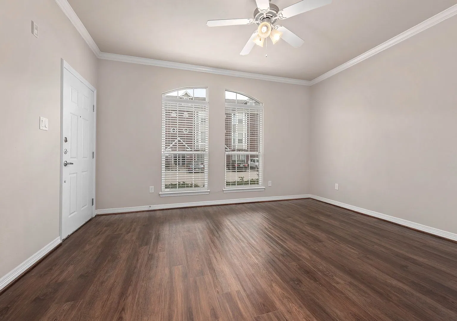 August 2027 Pre-Lease! Spacious 1 Bed, 1 Bath in Beautiful Lakeridge! — Photo 4
