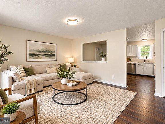 3rd image of 230 Parkside Rd