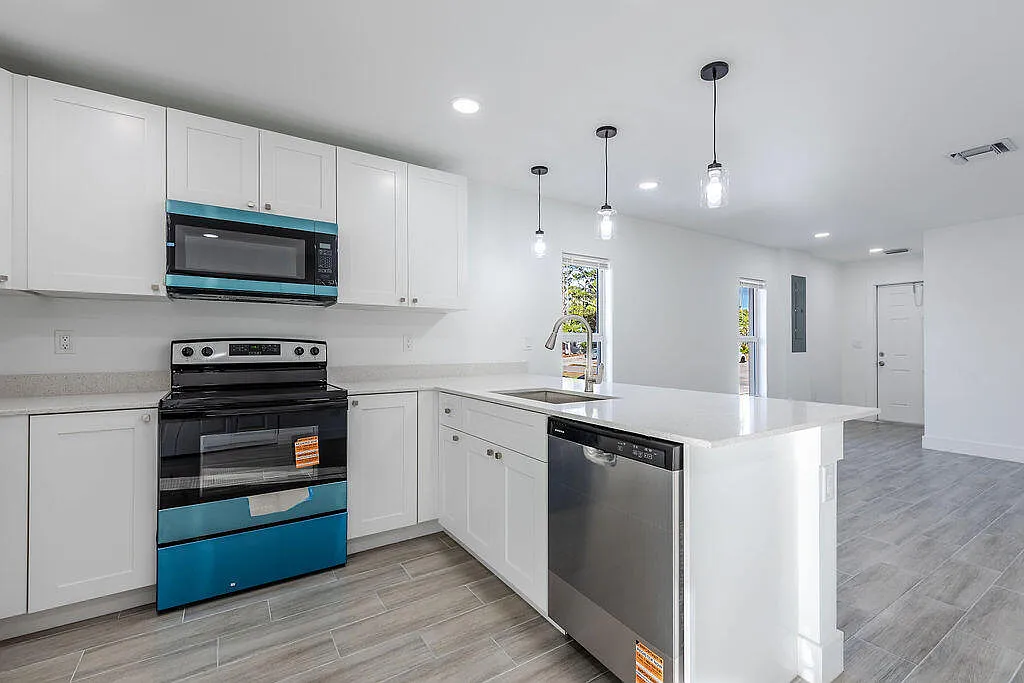 3 bed, 2.0 bath, 1167 sqft, $2,500 — Photo 1