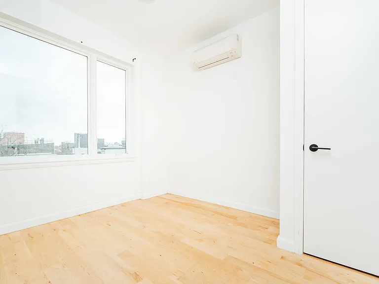 316 Evergreen Ave #4B — Photo 5
