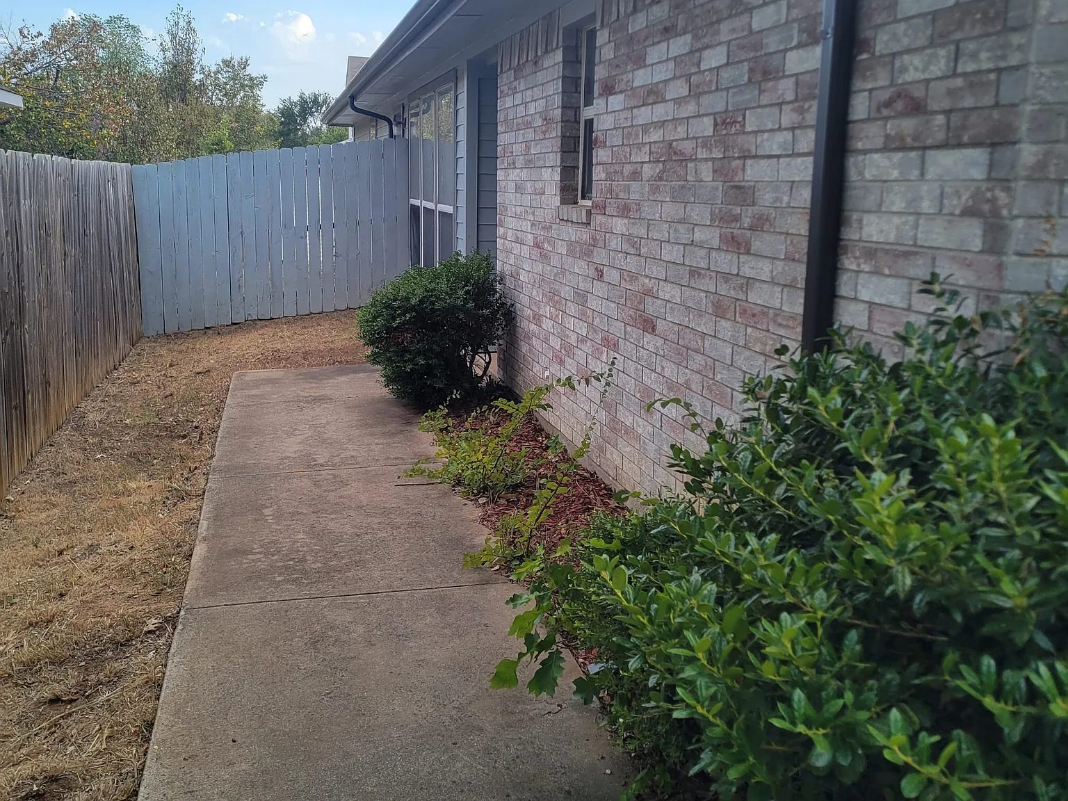 3 bed, 1375 sqft, $2,200 — Photo 3