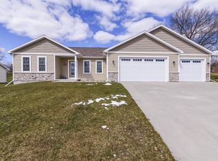525 Eagle Ridge Ln, Portage, WI 53901