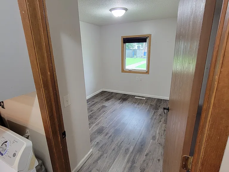 708 Marshall Ave — Photo 17