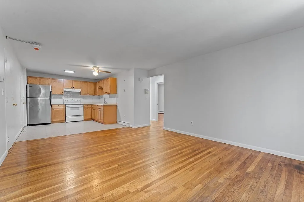 2 bed, 1.0 bath, 800 sqft, $2,500 — Photo 4