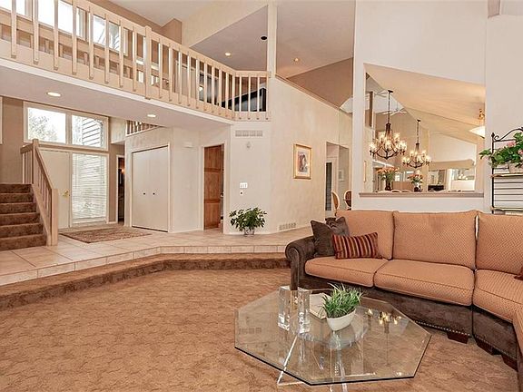 5th image of 2 Strawbridge Ct