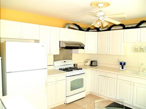 2nd image of 3264 Alpine Dr