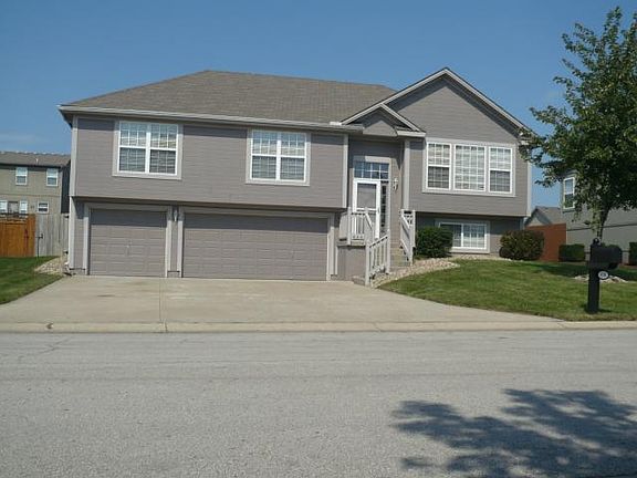 2nd image of 958 Birch Ct