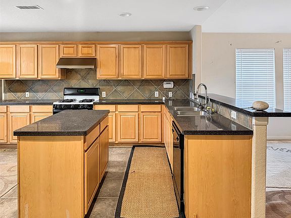 5th image of 14 S Bristol Gate Pl