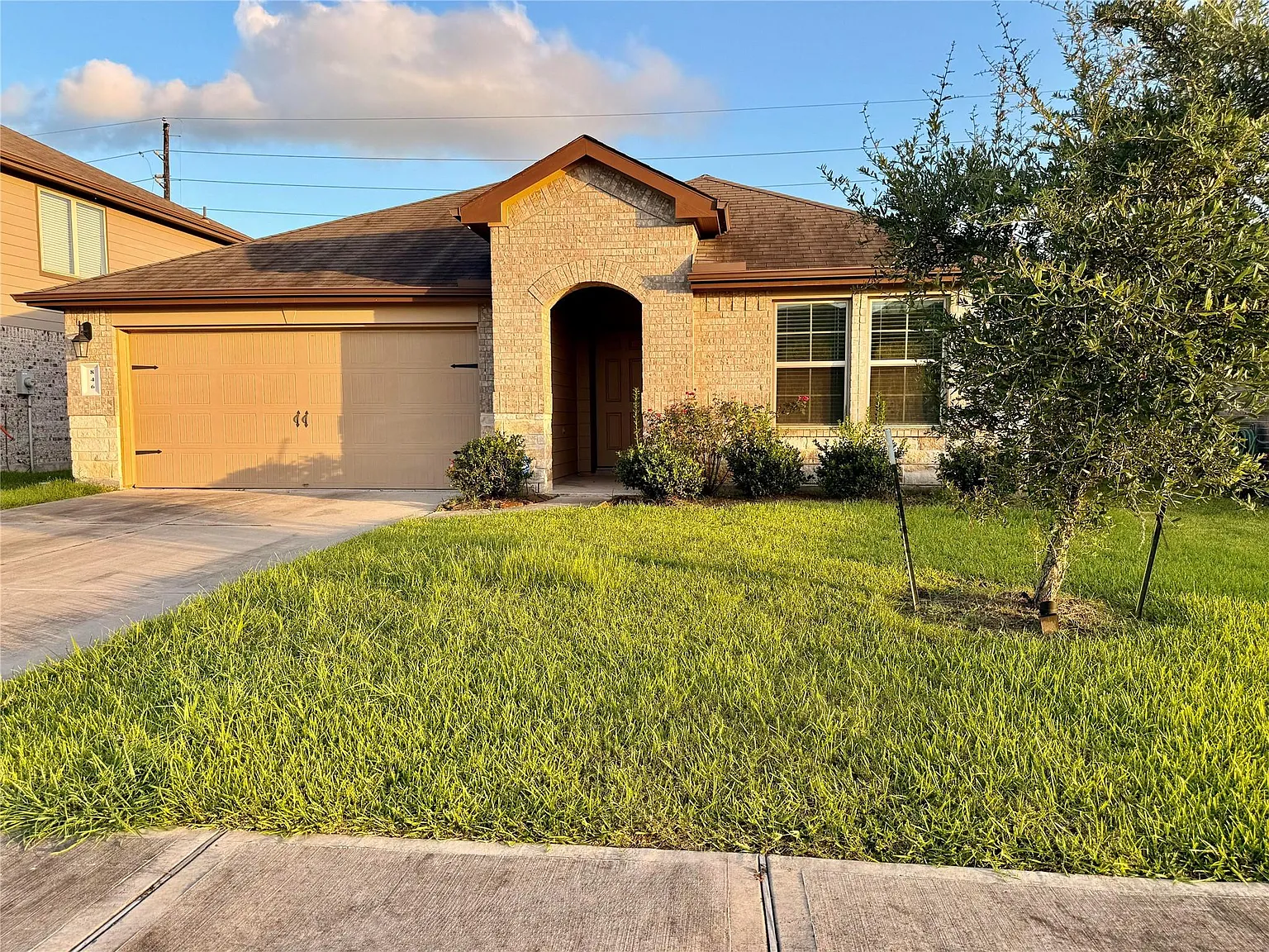 4 bed, 3.0 bath, 2078 sqft, $2,425 — Photo 3